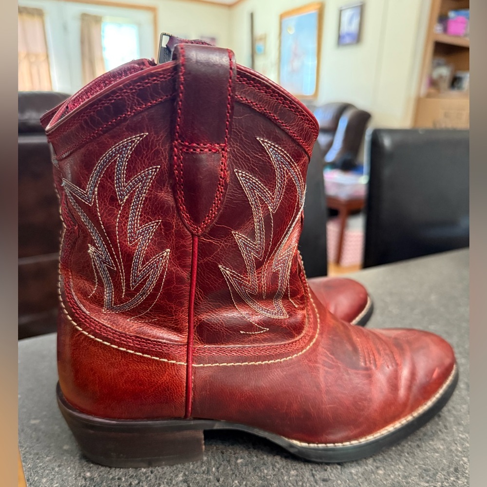 Ariat Billie Unbridled Red Leather Western Cowboy Boots size 7B Womens.